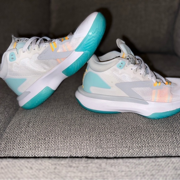 New, comes in box - Picture 3 of 10